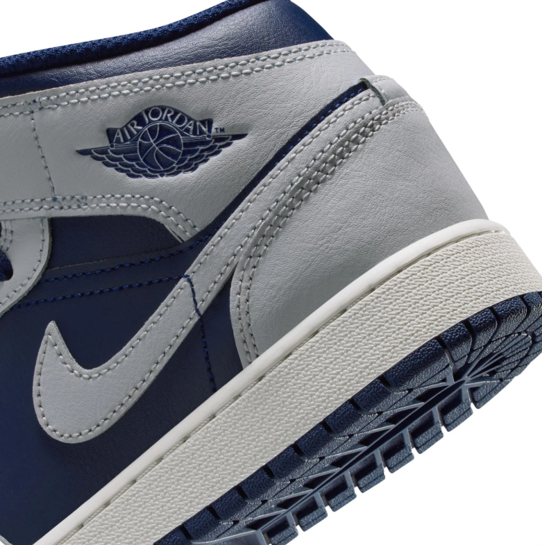 Air Jordan 1 Mid – Midnight Navy / Wolf Grey / Sail